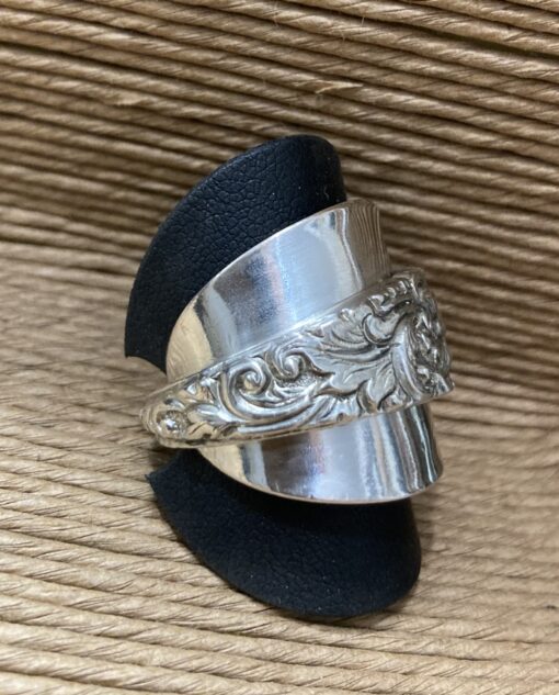 Detailed 800 Silver Saddle Ring - Image 4