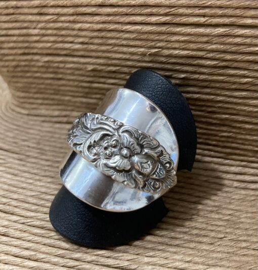 Detailed 800 Silver Saddle Ring - Image 5