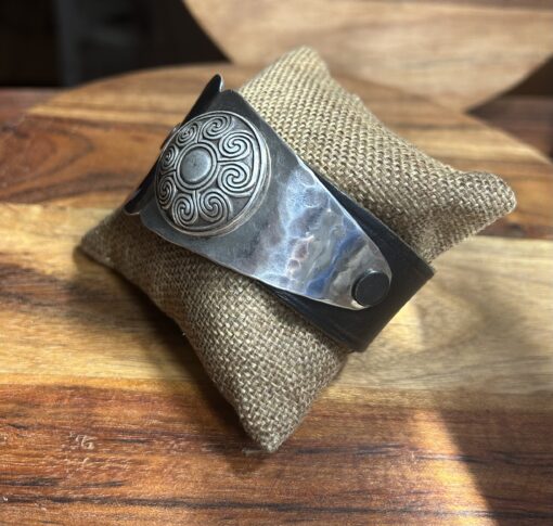 Unisex one of a kind leather cuff - Image 2